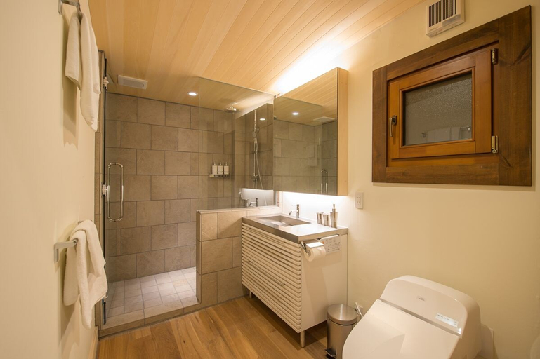 Bathroom 4, Koho, Kutchan