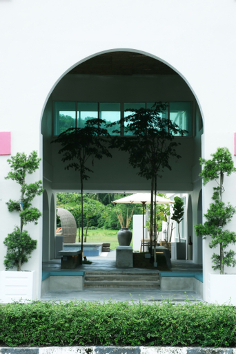 Exterior & Views 19