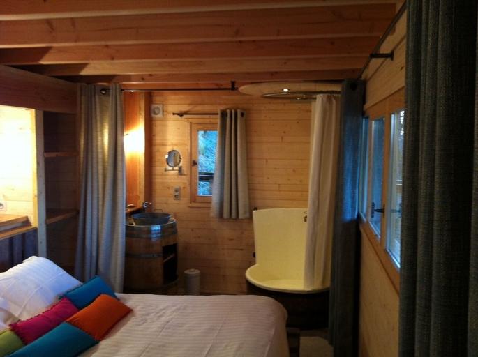 Bedroom 3, Château de Courtebotte, Gironde