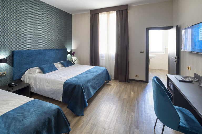 Bedroom 3, Hotel Astoria, Bologna