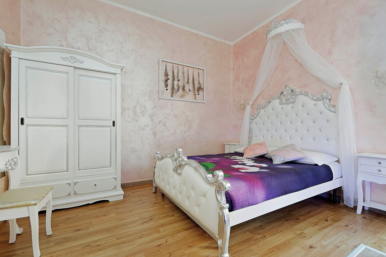 Bedroom 2, Chilling Hot Tub Suite, Rome