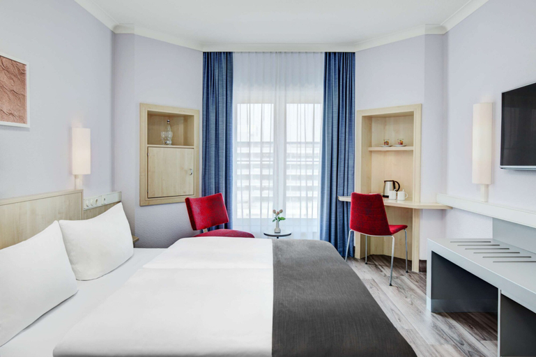 Bedroom 2, IntercityHotel Hamburg-Altona, Hamburg