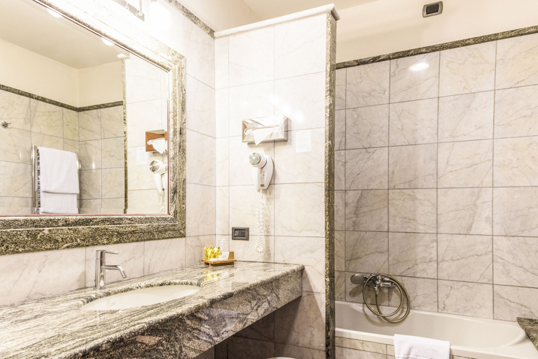 Bathroom 4, Hotel Giolli Nazionale, Rome