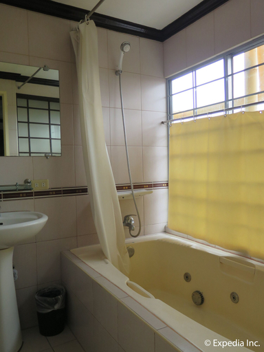 Bathroom 4, Las Casitas de Angela Hotel, Davao City