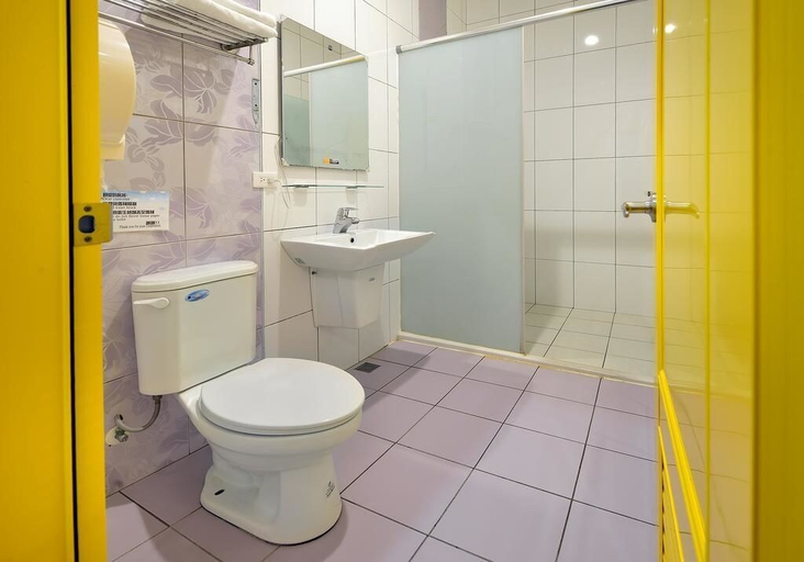 Bathroom 4, Kenting Star Inn, Pingtung