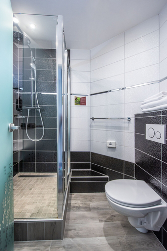 bathroom 4
