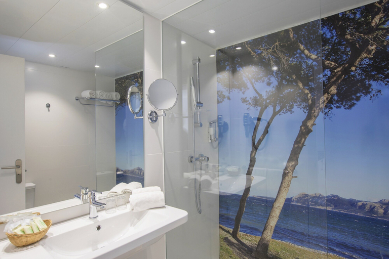 Bathroom 5, whala!beach Hotel & Apartments, Baleares