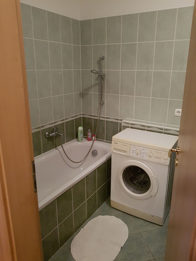 Bathroom, Apollo 1 Apartman, Budapesti