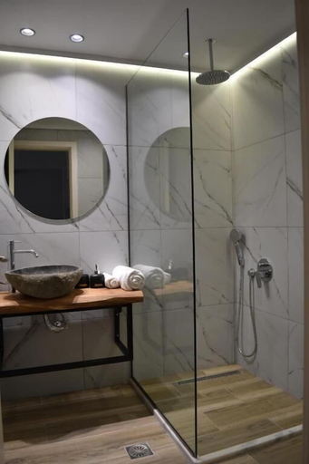 Bathroom 2, SunCity Apartments, Crete