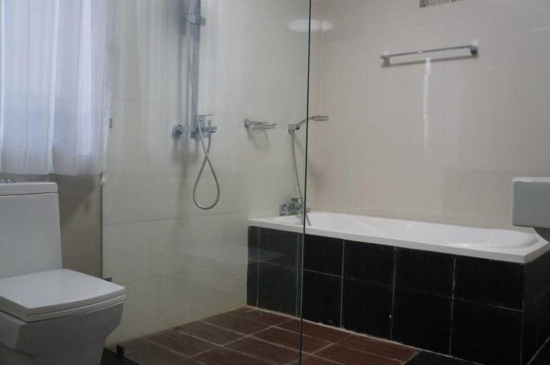 Bathroom 3, Highland Lodge Hotel, Yangon
