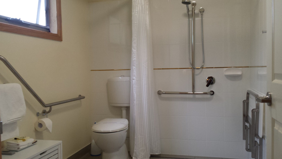 Bathroom 5, Daylesford Central Motor Inn, Hepburn - East