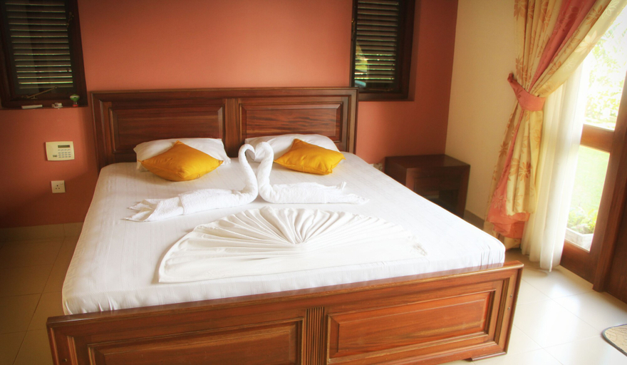 Bedroom 2, Airport Villa, Katana