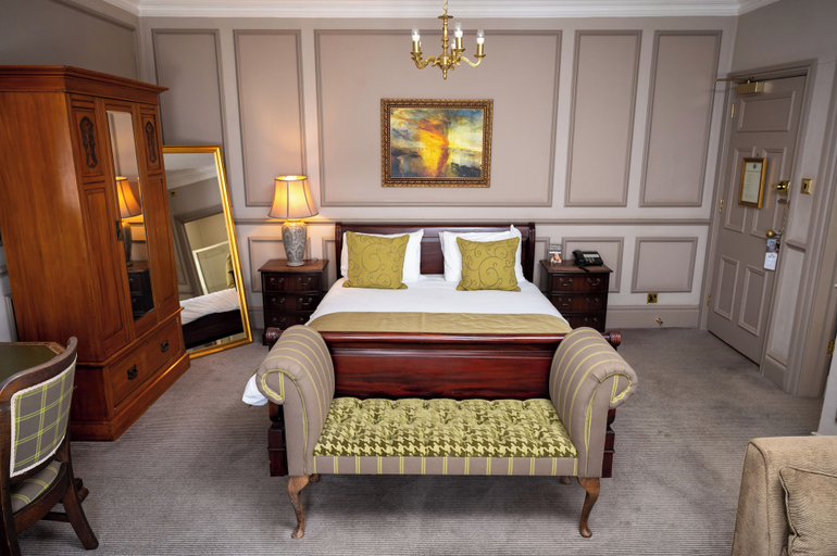 Bedroom 3, The Cedars Inn by Greene King Inns, Devon