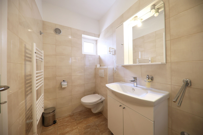 Bathroom 5, Hotel Murter, Murter