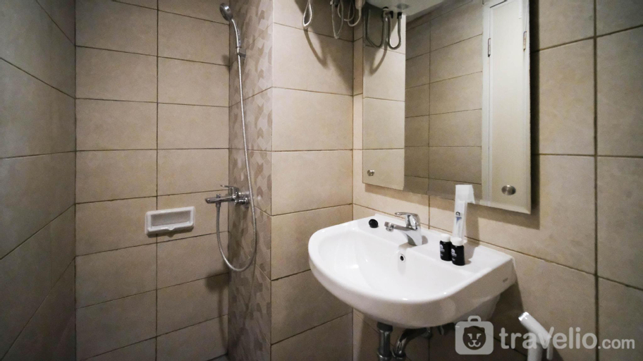 Bedroom, Modern and Tidy Studio at Bess Mansion By Travelio, Surabaya