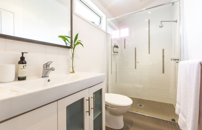 Bathroom 3, 99 Kirkland Bed & Breakfast, Coorparoo