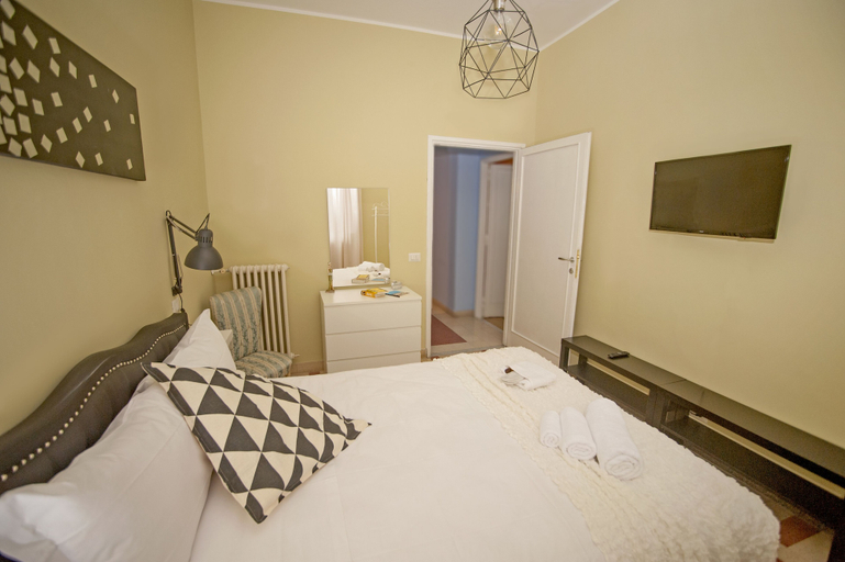 Bedroom 4, Martin, Rome
