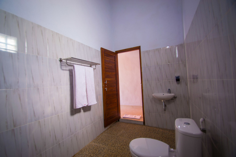Bathroom 18