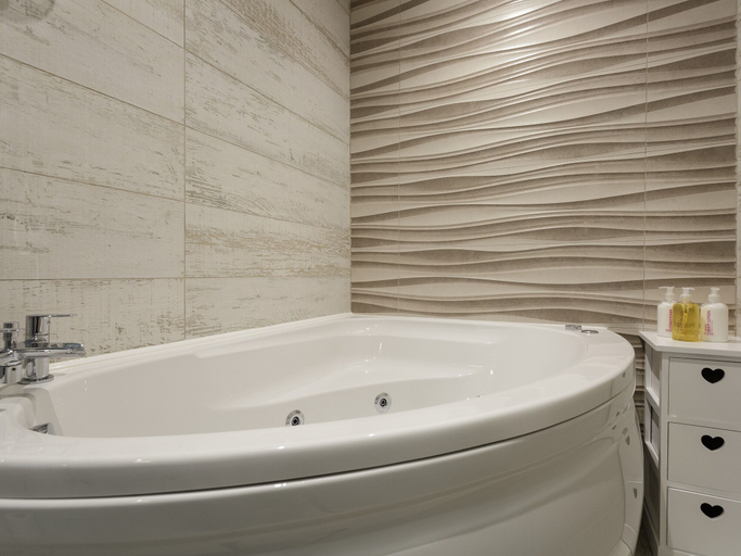 Bathroom 4, Albany Garden, Portsmouth