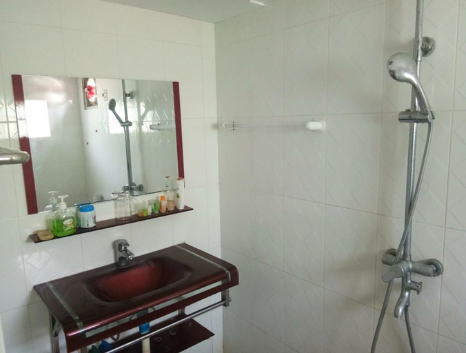 Bathroom, Lux Pillow Hostel, Myingyan