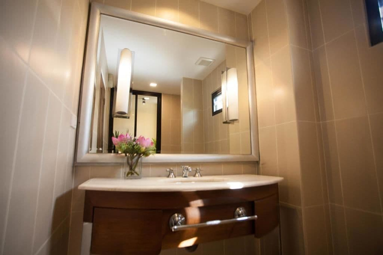 Bathroom 5, Lotusland Resort, Pattaya