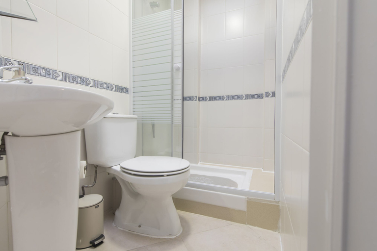 Bathroom 4, Universal Lisboa Apartment, Lisbon