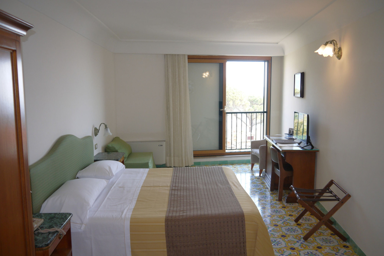 Bedroom 3, Hotel Rufolo, Salerno