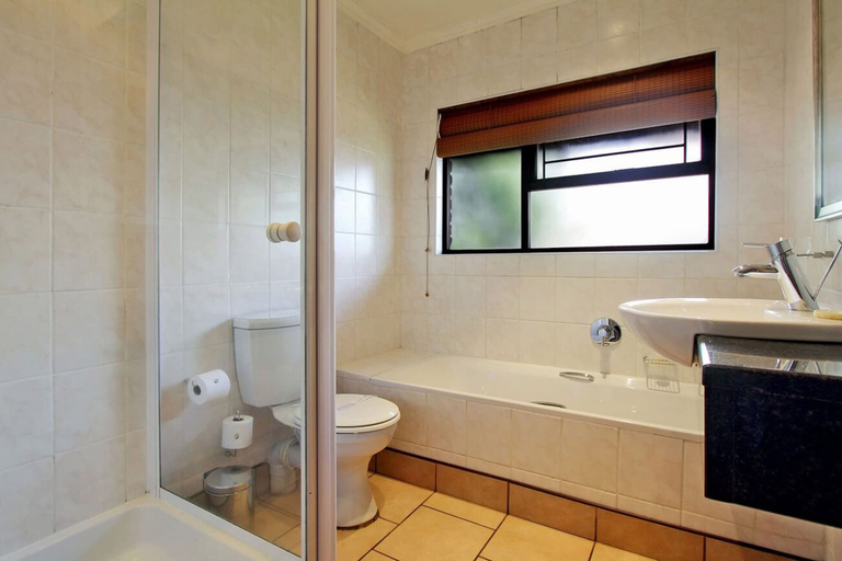 Bathroom 4, Crystal Springs Mountain Lodge, Ehlanzeni