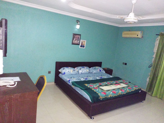 Bedroom 2, De Villa Hotel and Suites, Badagary