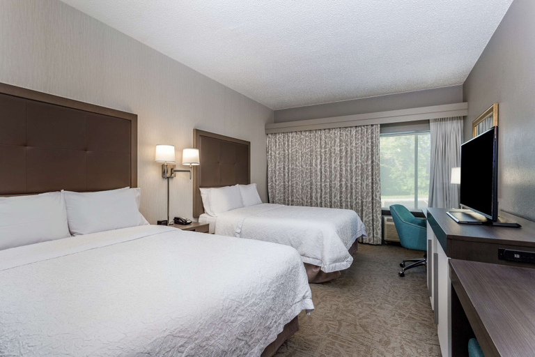 Bedroom 4, Hampton Inn Milwaukee-Airport, Milwaukee