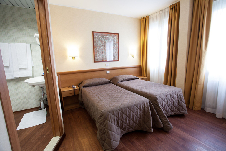 Bedroom 4, Hotel Esperia, Milano