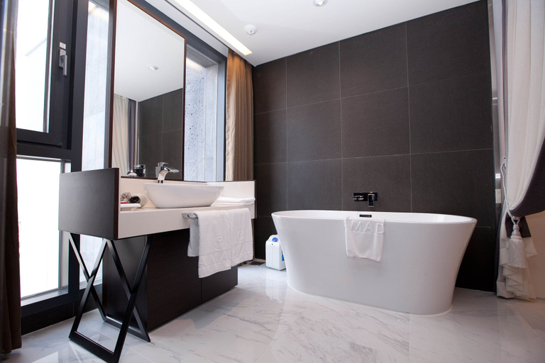 Bathroom 4, Seoubong Beach Hotel, Jeju