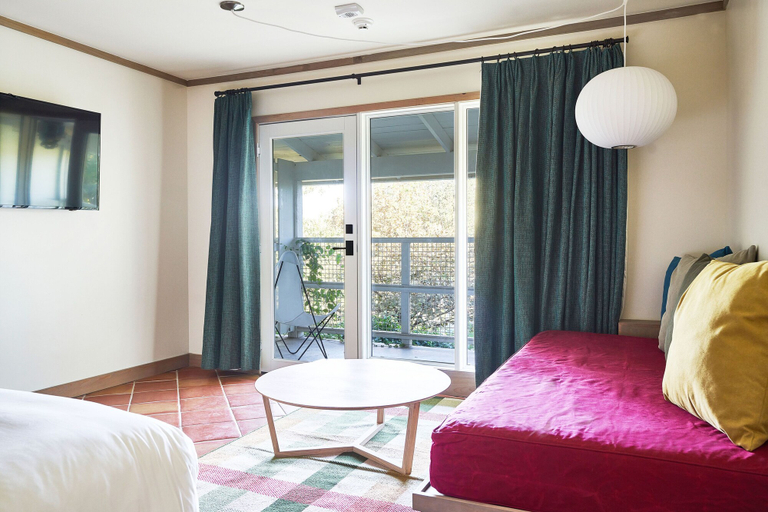 Bedroom 3, Stagecoach Inn, Bell