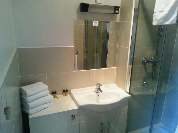 Bathroom 3, Nyton Hotel, Cambridgeshire