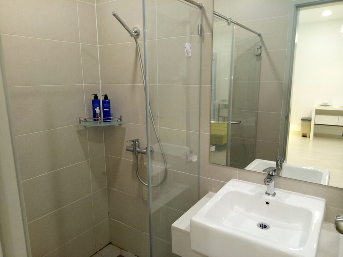 Bathroom 4, Georgetown Sea View Suite, Penang Island