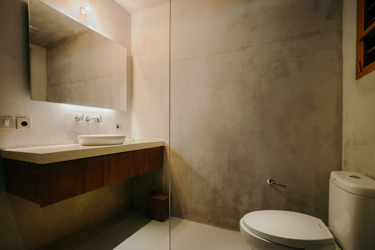 Bathroom 12