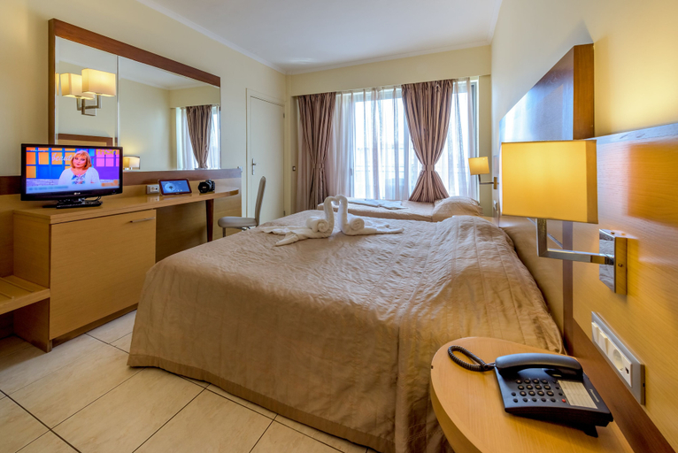 Bedroom 3, Manousos City Hotel, South Aegean