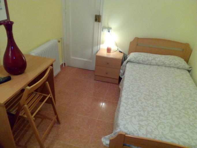 Bedroom 3, Hostal Lleida, Tarragona
