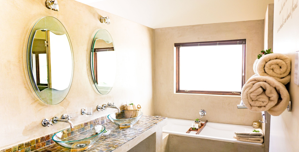 Bathroom 5, Kapensis Guesthouse, Overberg