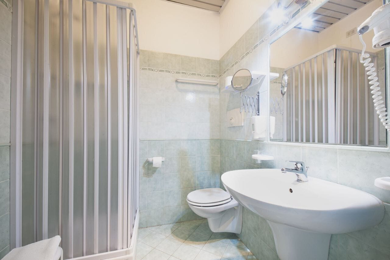 Bathroom 4, Hotel Piccolo Mondo, Cosenza