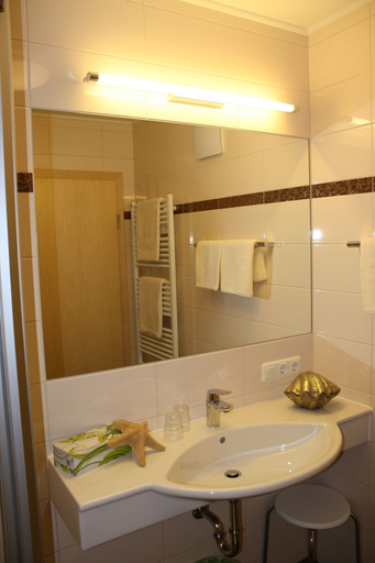 Bathroom 4, Zimmervermietung Babsy, Zell am See