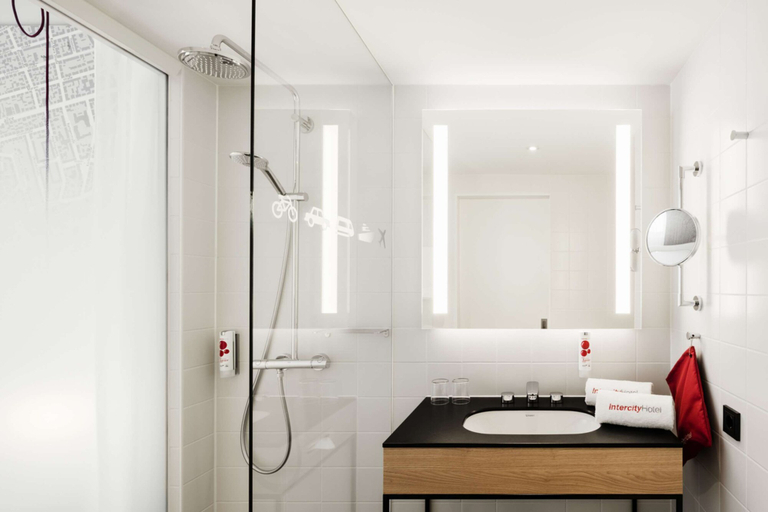 Bathroom 5, IntercityHotel Braunschweig, Braunschweig