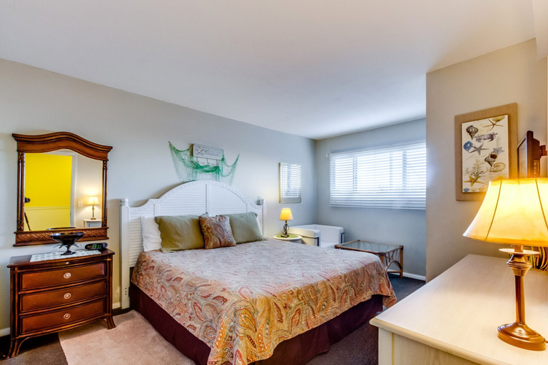 Bedroom 2, The Summit by Forehand Rentals, Bay