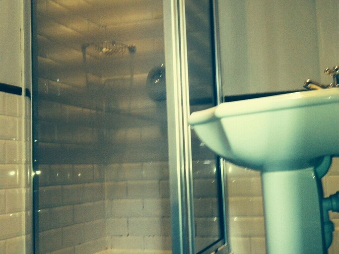 Bathroom 5, The Charlton Inn, Dorset