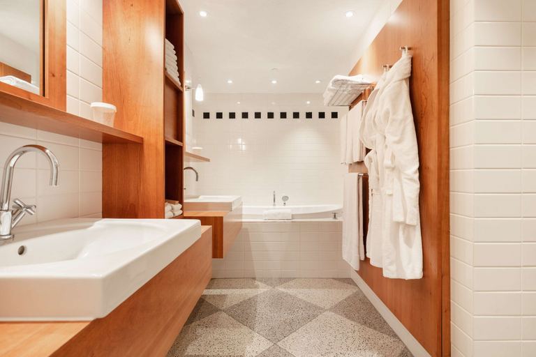 Bathroom 5, Hilton Amsterdam, Amsterdam