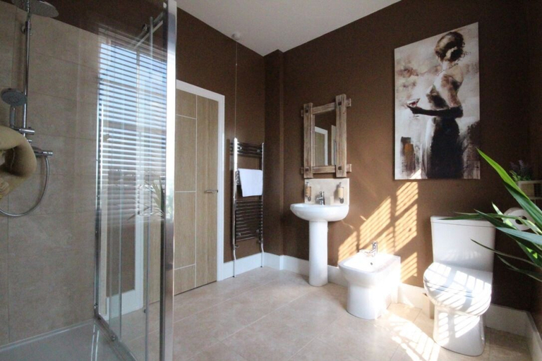 Bathroom 4, Snooze Rooms, Conwy
