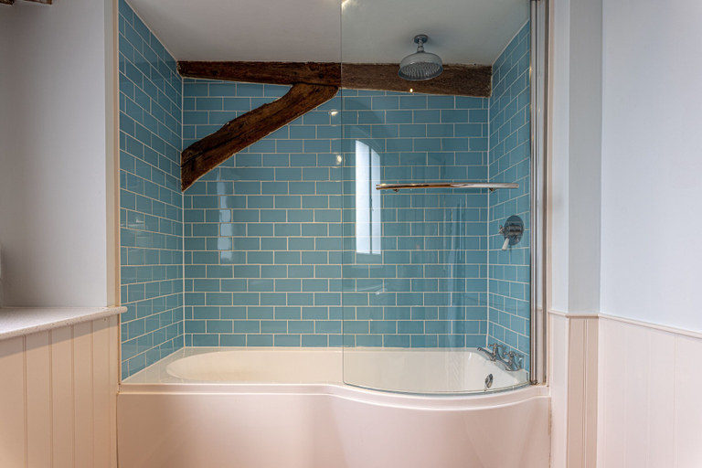 Bathroom 4, The Sun Inn, Kent