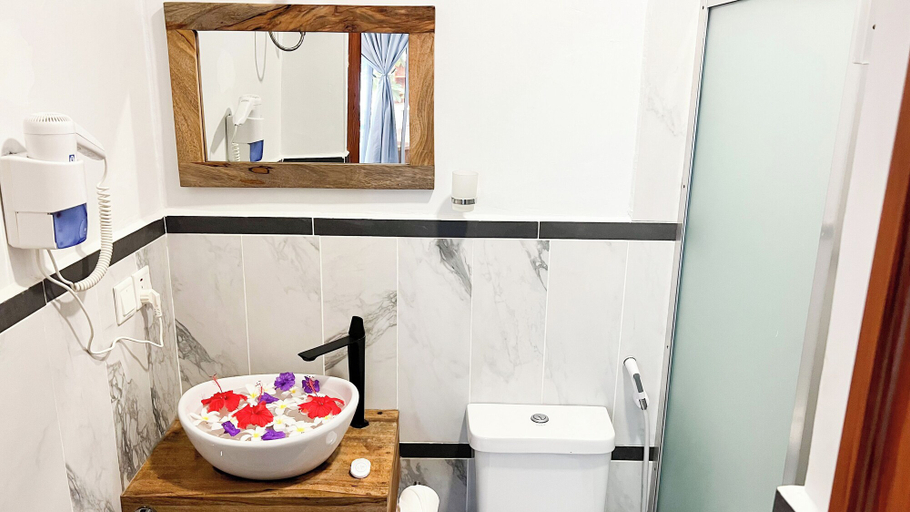 Bathroom 4, Seashore hotel, Kaskazini 'B'