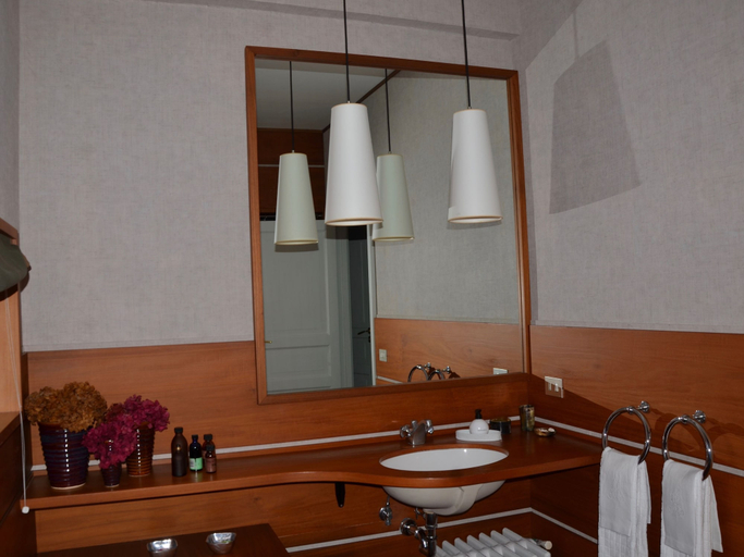Bathroom 5, Suite 52, Napoli