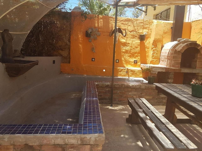 Others 5, Trackers Inn, Cacadu